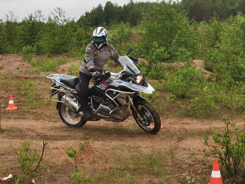  Today our third enduro training in Valdai is over. A group of five participants finished their course. This time we got the most family race, almost all came from a spouse, some with their wives. We were lucky again with the weather and the group did a great job, below the photo, as it were